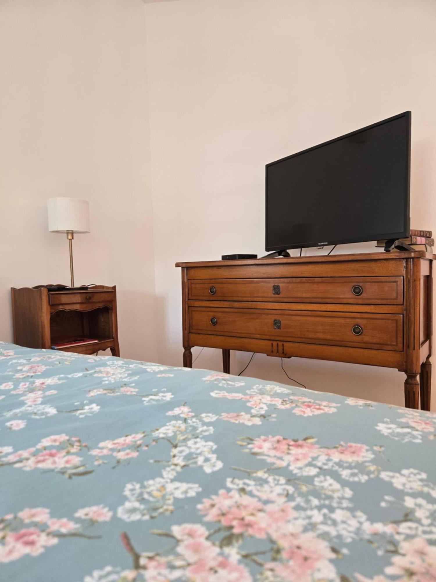 Bed and Breakfast La Tour Noble Сен-Сатюрнен Экстерьер фото
